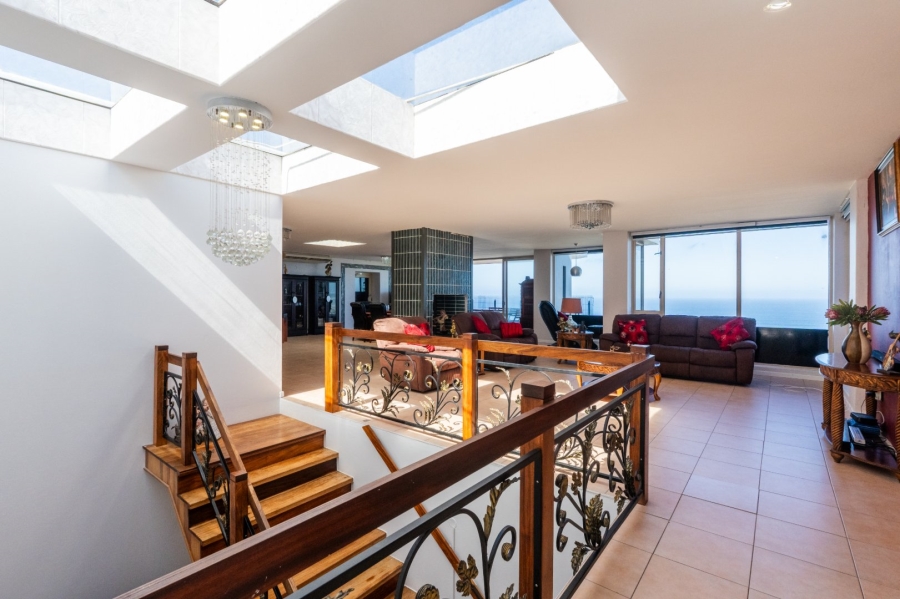 7 Bedroom Property for Sale in Outeniqua Strand Western Cape
